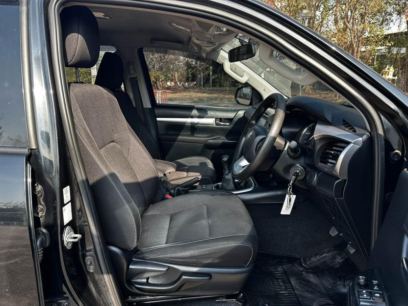 HILUX REVO 4DR 2.4 ENTRY PRERUNNER