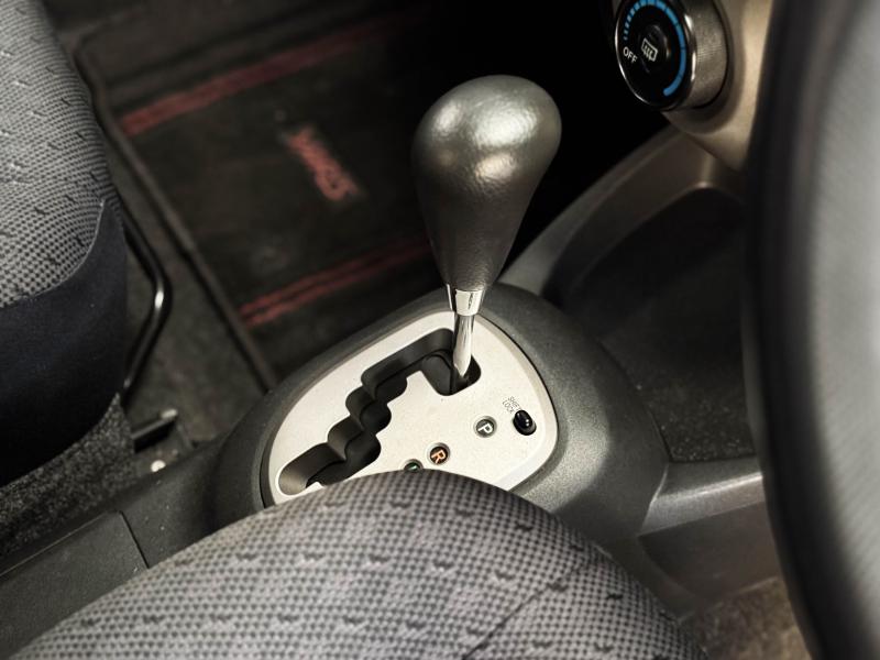YARIS 1.5 E ,AT