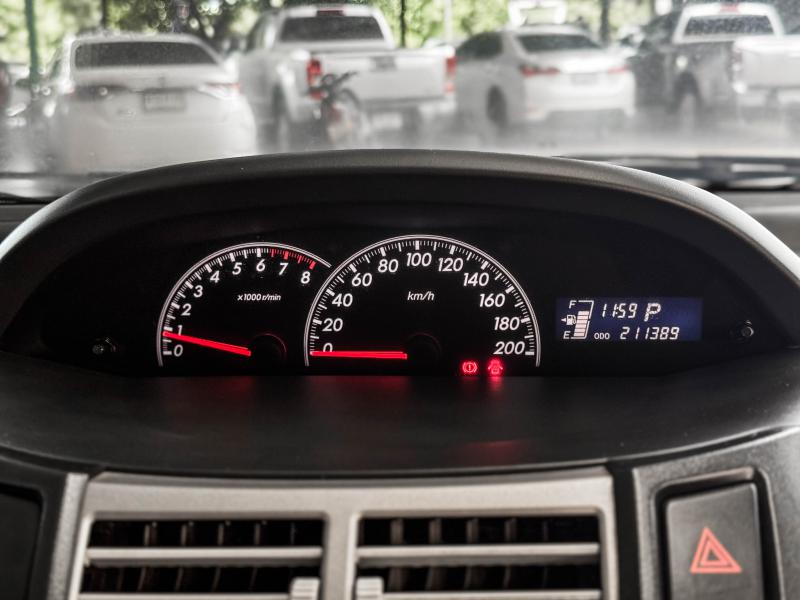 YARIS 1.5 E ,AT