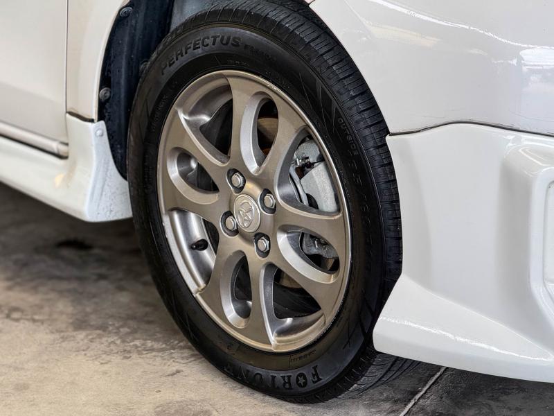 YARIS 1.5 E ,AT