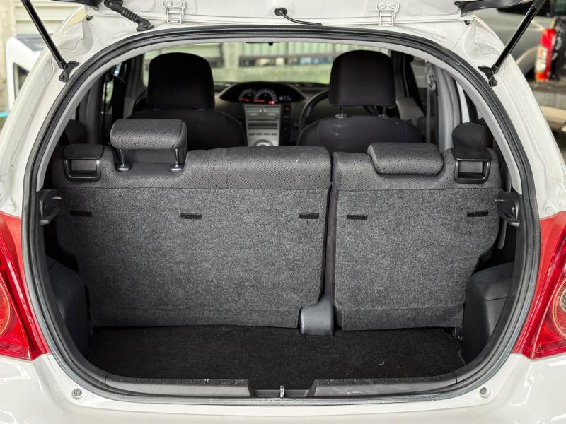 YARIS 1.5 E ,AT