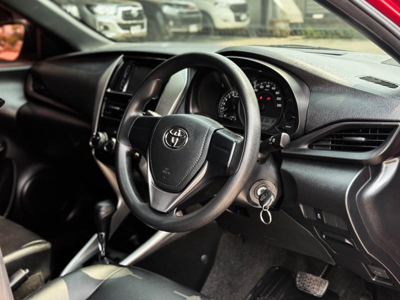 YARIS HATCHBACK 1.2 J