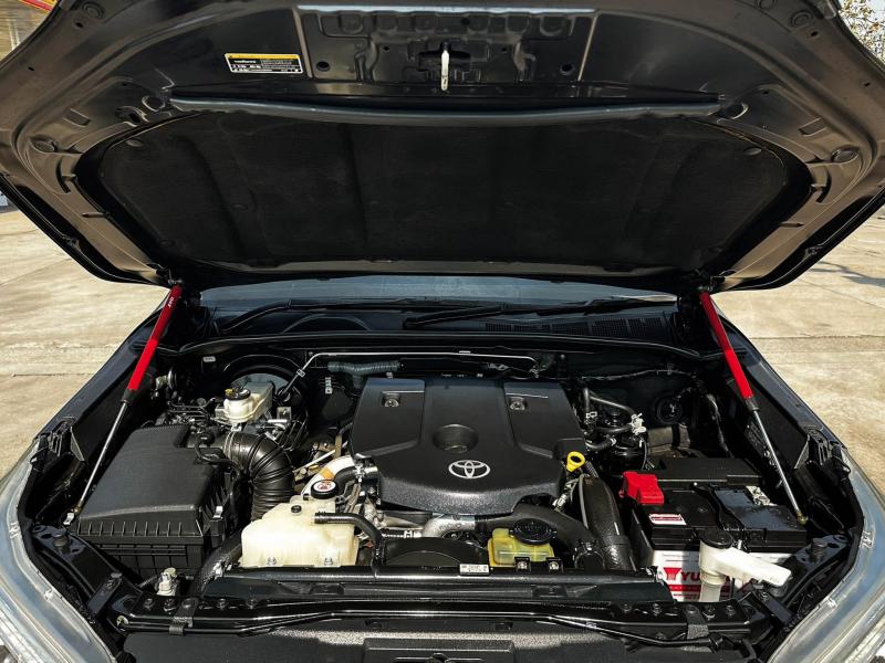 REVO 4DR 2.4 E PRERUNNER