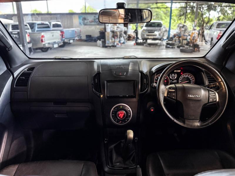 D-MAX VCROSS 4DR 3.0 Z 4X4 ,AT 
