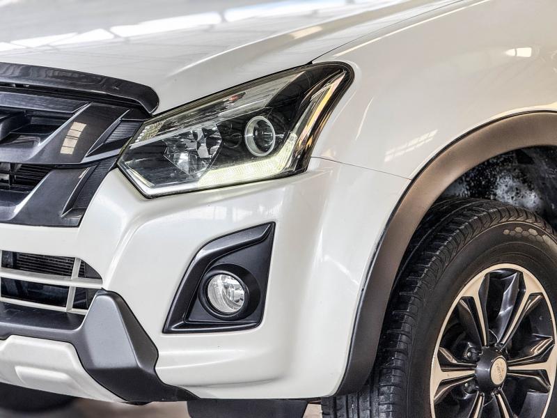 D-MAX VCROSS 4DR 3.0 Z 4X4 ,AT 