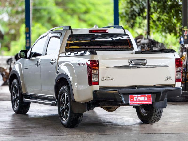 D-MAX VCROSS 4DR 3.0 Z 4X4 ,AT 