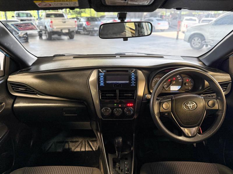 YARIS HACHTBACK 1.2 ENTRY