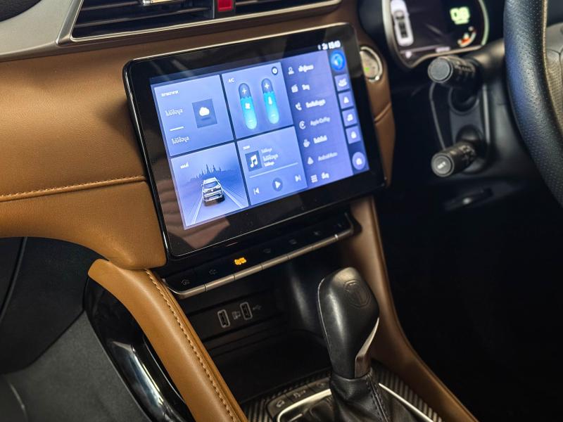 MG ZS 1.5 X SUNROOF i-SMART