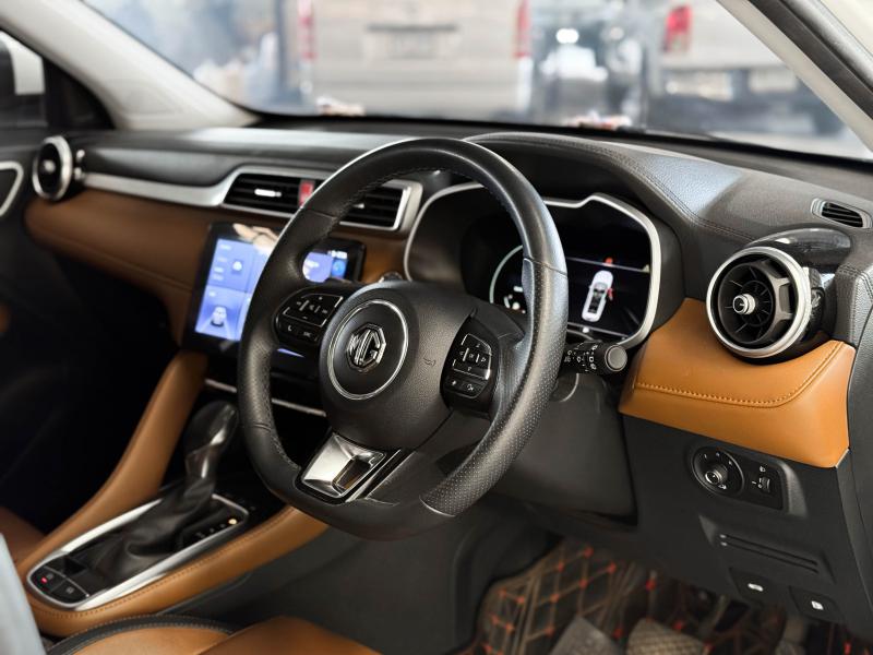 MG ZS 1.5 X SUNROOF i-SMART