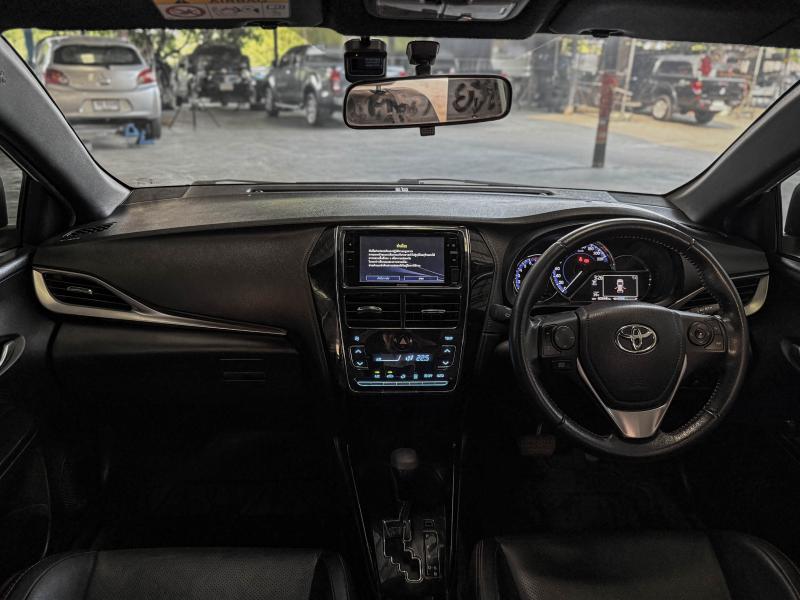 YARIS HATCHBACK 1.2 MID