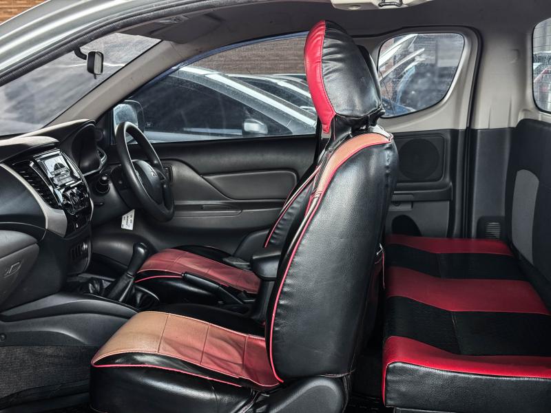 TRITON MEGA CAB 2.5 GLX 