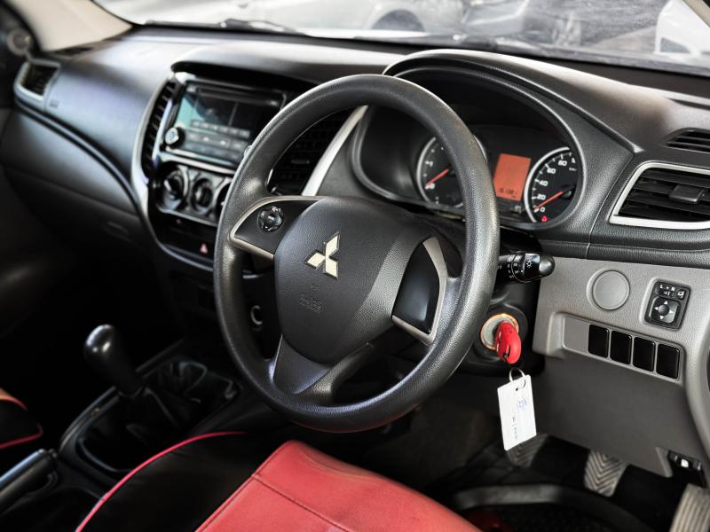 TRITON MEGA CAB 2.5 GLX 
