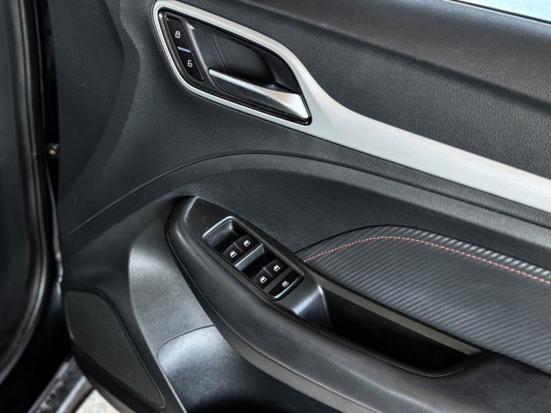 MG ZS 1.5 LIMITRD EDITION SUNROOF 