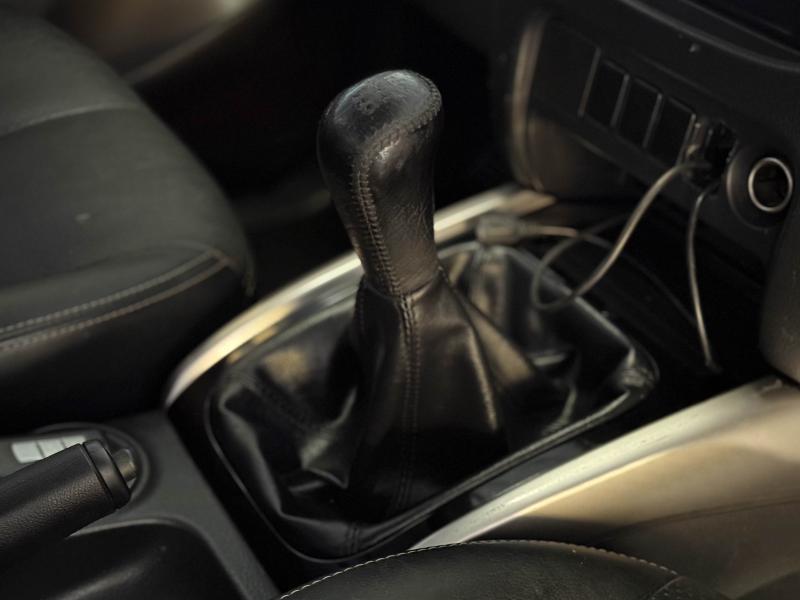 TRITON PLUS MEGACAB 2.4 GLS LTD 