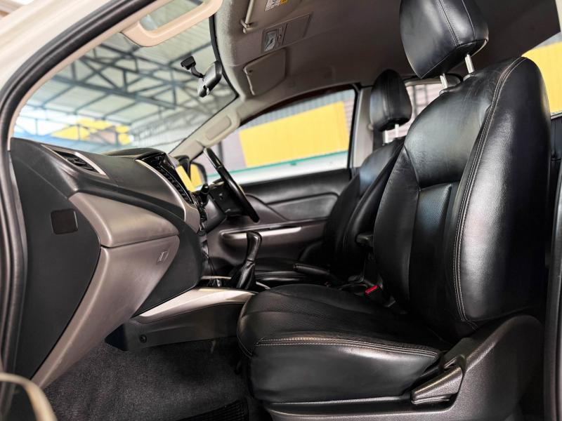 TRITON PLUS MEGACAB 2.4 GLS LTD 