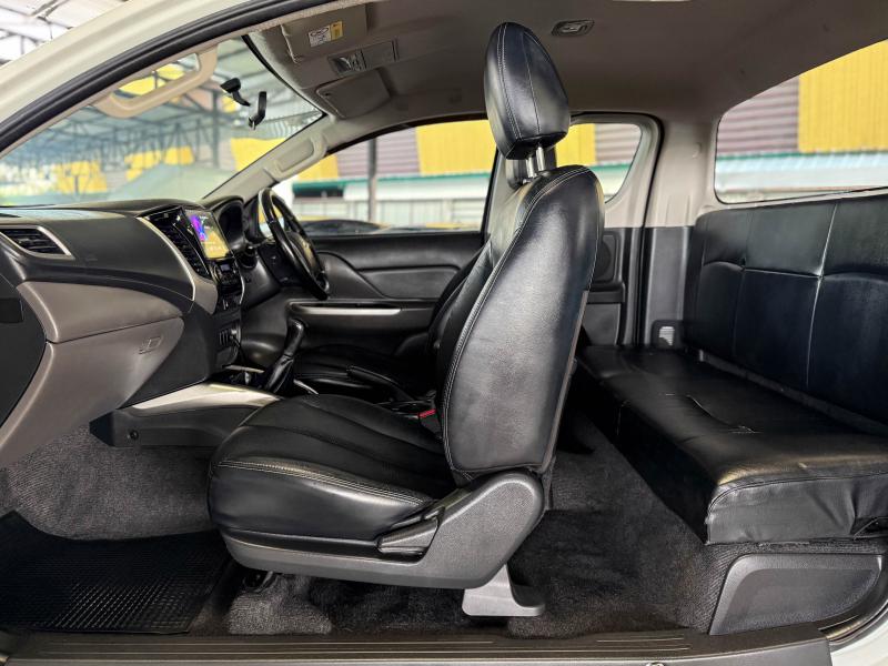 TRITON PLUS MEGACAB 2.4 GLS LTD 