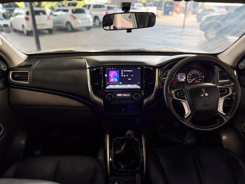 TRITON PLUS MEGACAB 2.4 GLS LTD 