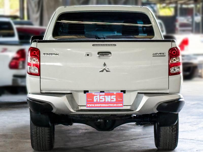 TRITON PLUS MEGACAB 2.4 GLS LTD 