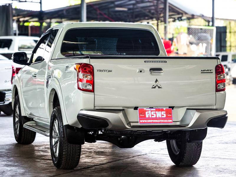 TRITON PLUS MEGACAB 2.4 GLS LTD 
