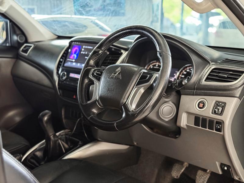 TRITON PLUS MEGACAB 2.4 GLS LTD 