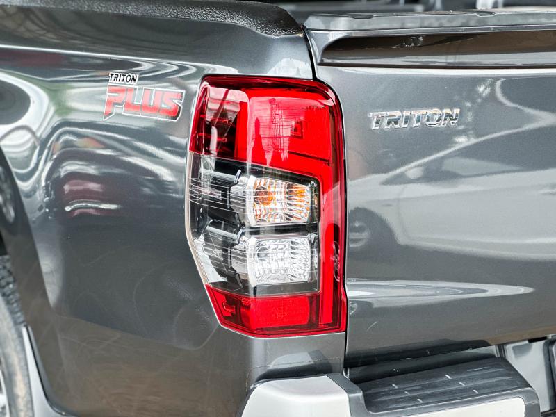 TRITON PLUS 4 DR 2.4 GLX
