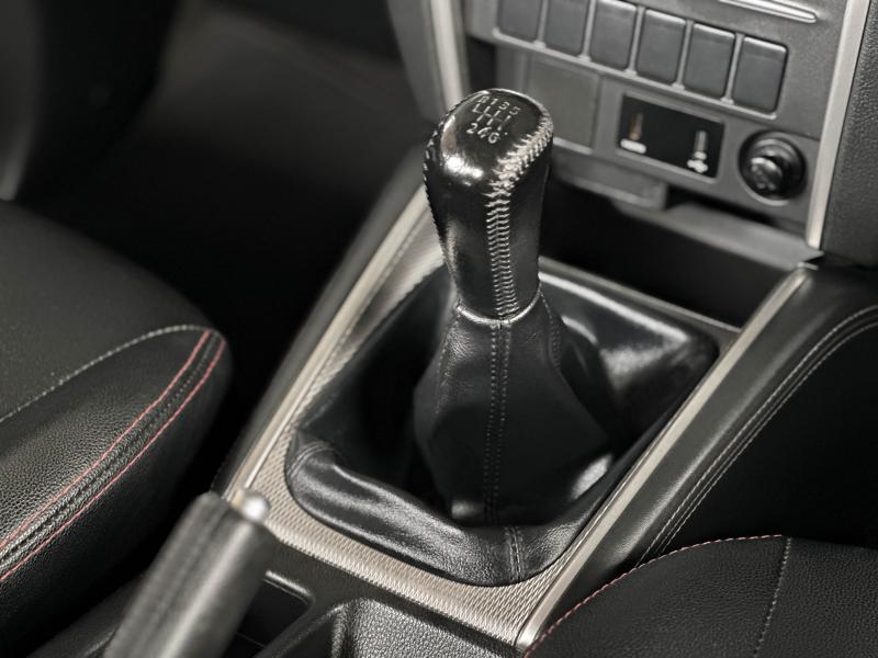 TRITON PLUS 4 DR 2.4 GLX