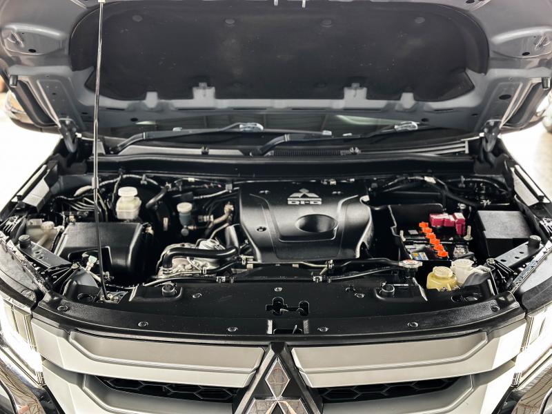 TRITON PLUS 4 DR 2.4 GLX