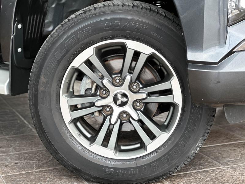 TRITON PLUS 4 DR 2.4 GLX