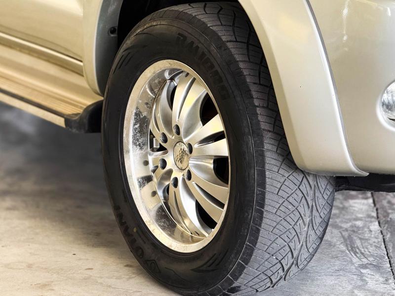 VIGO 4DR 2.5 E 4X4 PRERUNNER