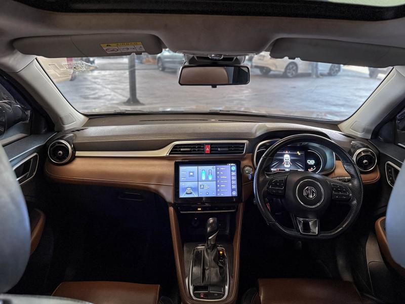 MG ZS 1.5 X SUNFOOF