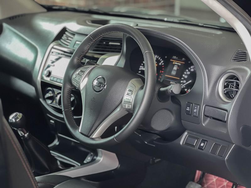 NAVARA NP-300 KING CAB 2.5 E BLACK EDITION 