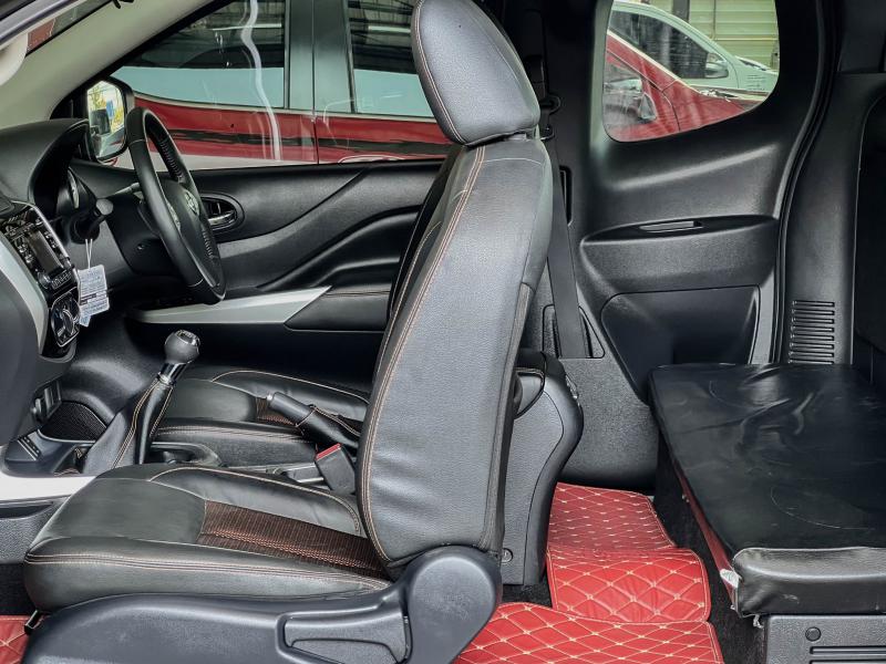 NAVARA NP-300 KING CAB 2.5 E BLACK EDITION 