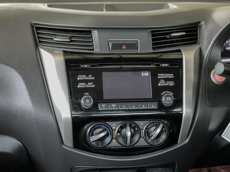 NAVARA NP-300 KING CAB 2.5 E BLACK EDITION 