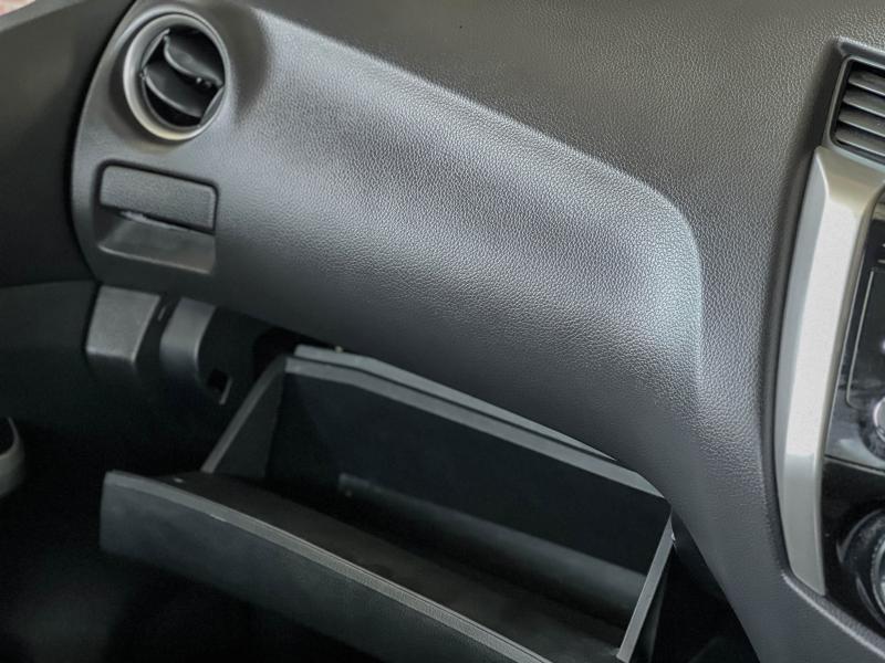 NAVARA NP-300 KING CAB 2.5 E BLACK EDITION 