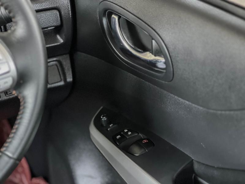 NAVARA NP-300 KING CAB 2.5 E BLACK EDITION 