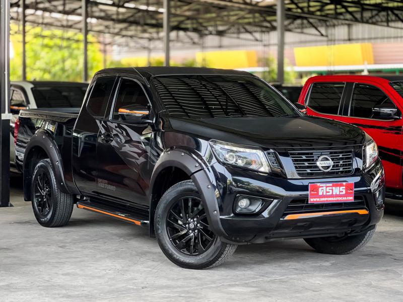 NAVARA NP-300 KING CAB 2.5 E BLACK EDITION 