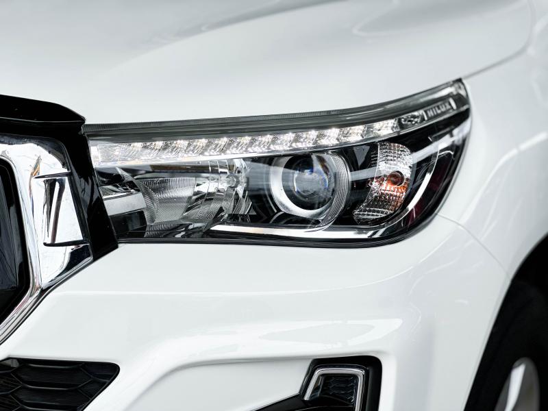 REVO 4DR 2.4E 4X4 DIFF-LOCK 