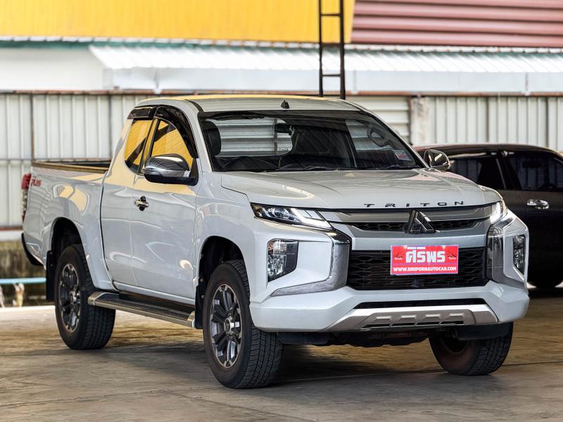 TRITON MEGA CAB 2.4 GT PLUS