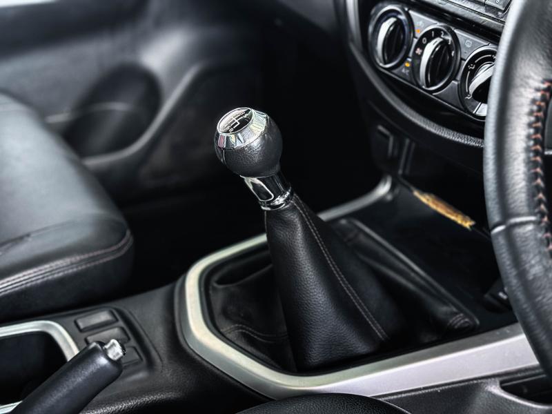 NAVARA KING CAB 2.5 E BLACK EDITION