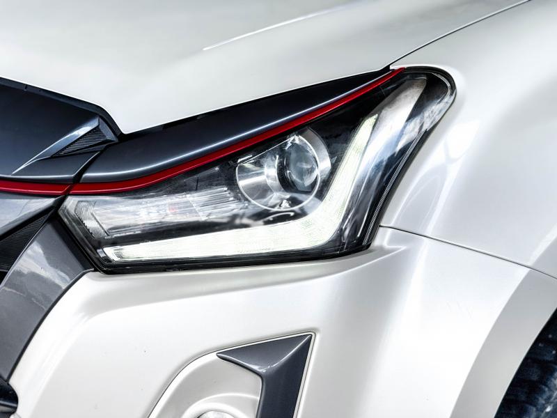 D-MAX 4DR 1.9 XSERIES DDI HILANDER 