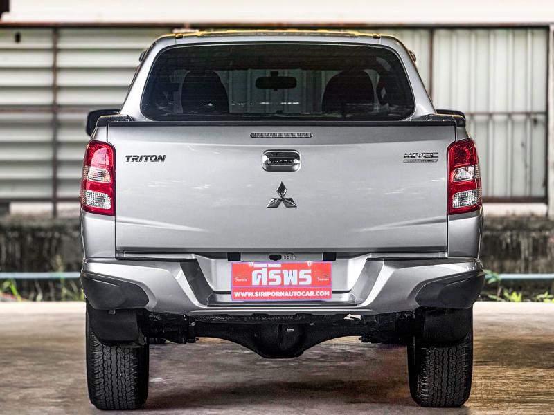 TRITON 4DR 2.4 GLX PLUS 