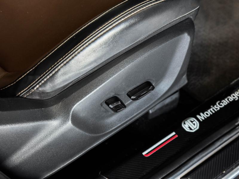 MG ZS 1.5 X SUNROOF i-SMART CVT 