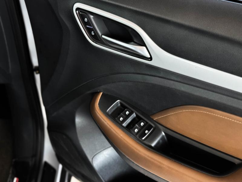 MG ZS 1.5 X SUNROOF i-SMART CVT 