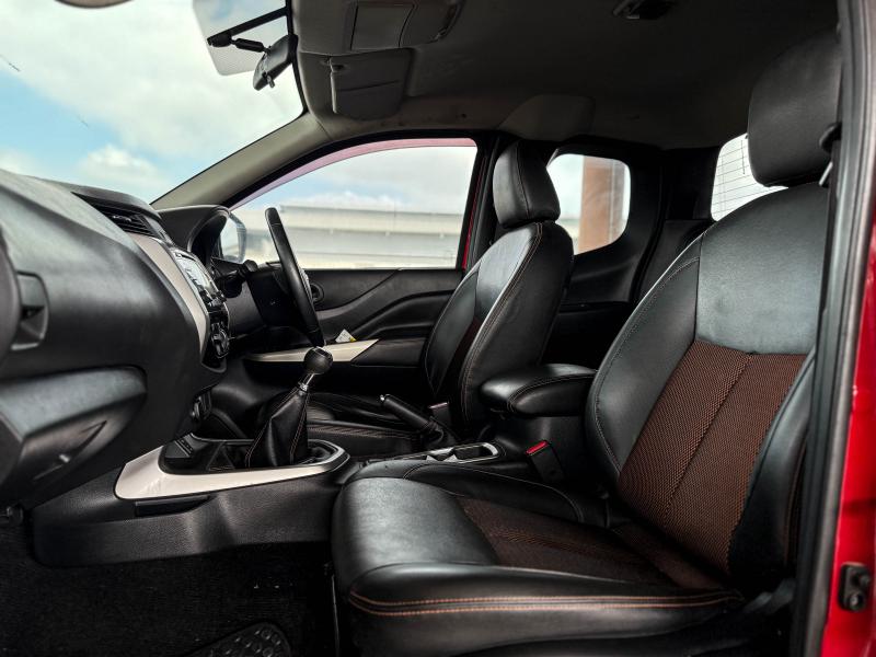 NAVARA KINGCAB 2.5E BLACK EDITION