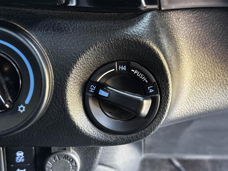 REVO 4DR 2.4 MID 4X4 DIFF LOCK 