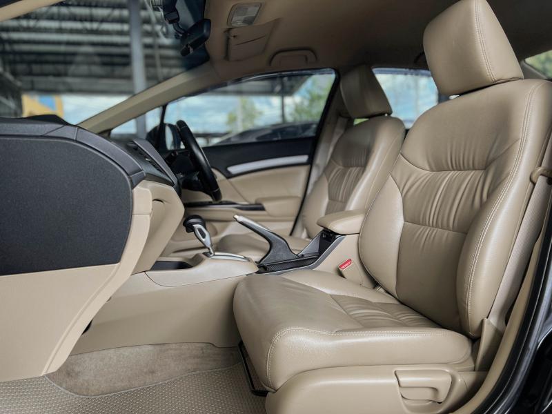 CIVIC FB 1.8 E NAVI I-VTEC