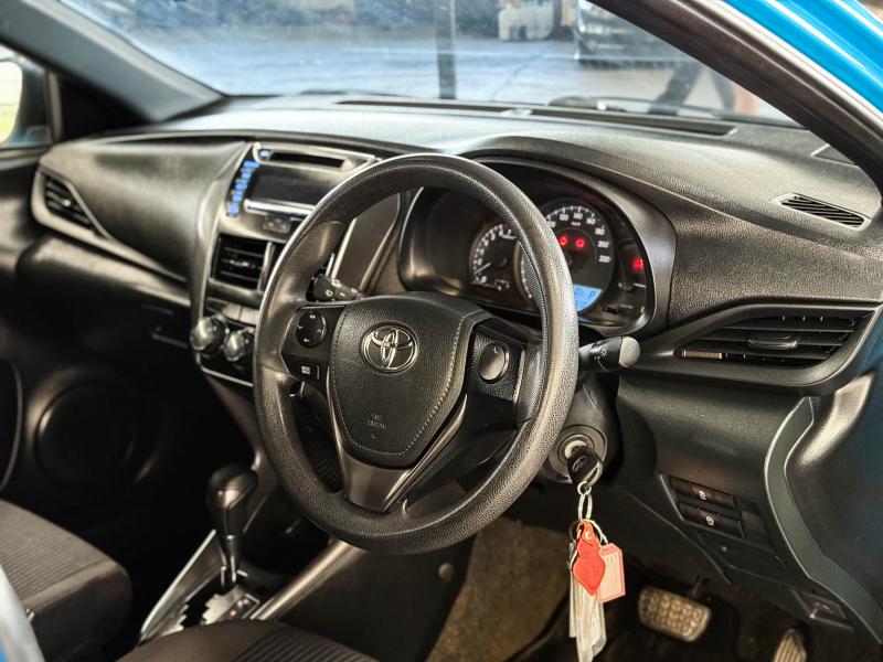 YARIS HACHTBACK 1.2 ENTRY