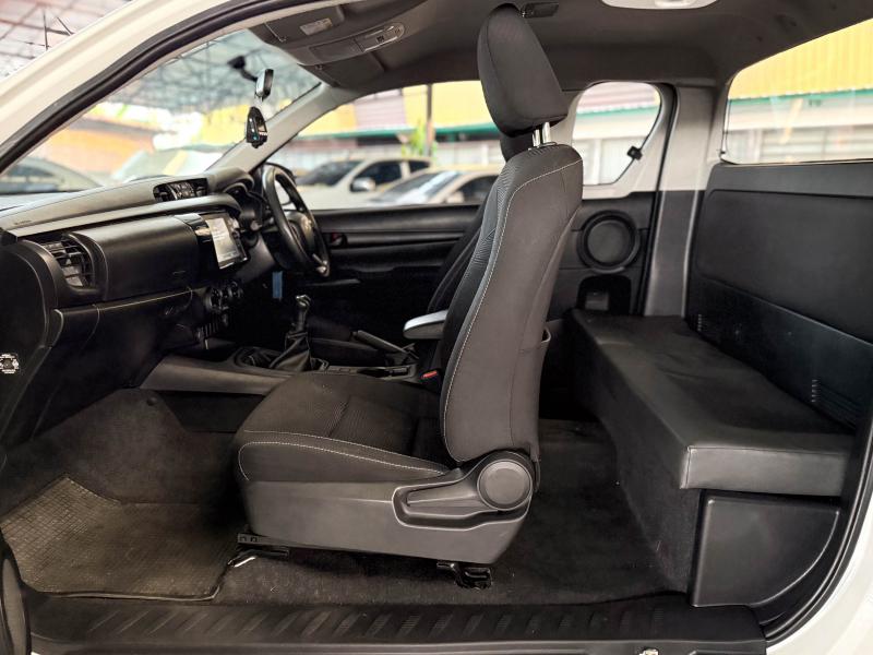 REVO SINGLE CAB 2.4 ENTRY ZEDITION 