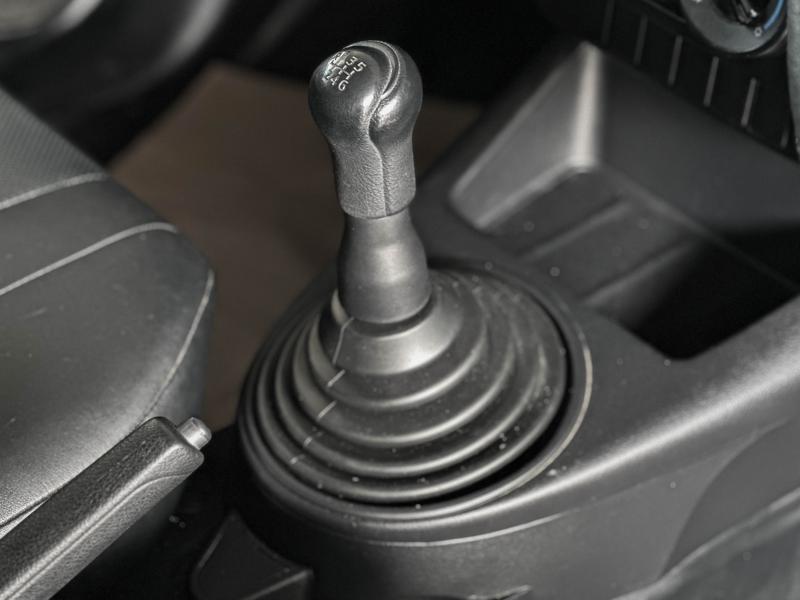 REVO SINGLE CAB 2.4 J ตู้ทึบ