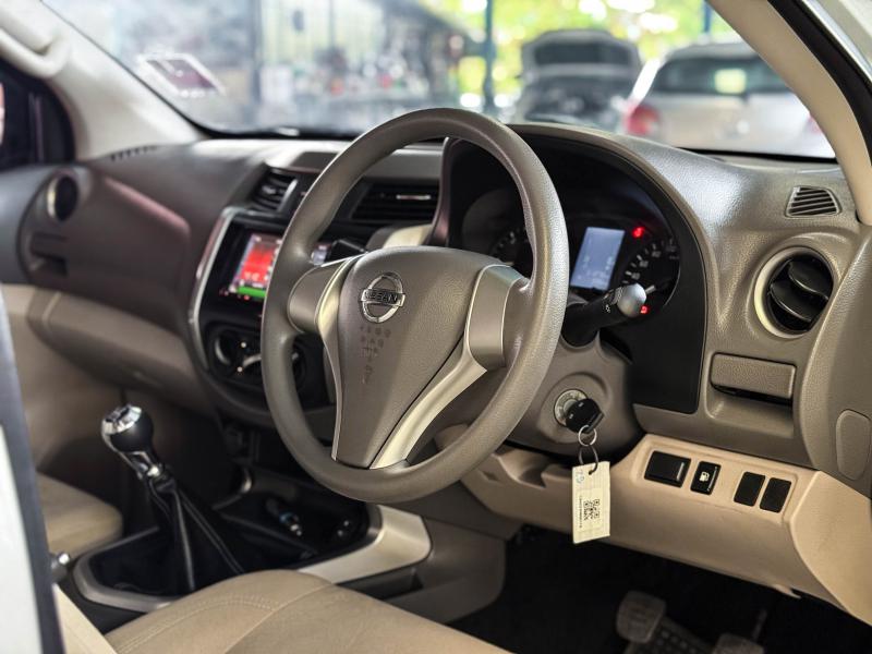 NAVARA KINGCAB 2.5 E